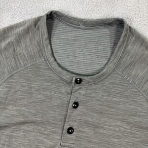 Lululemon Henley Shirt Mens Small‎ Gray Heather Casual Short Sleeve Pullover Tee